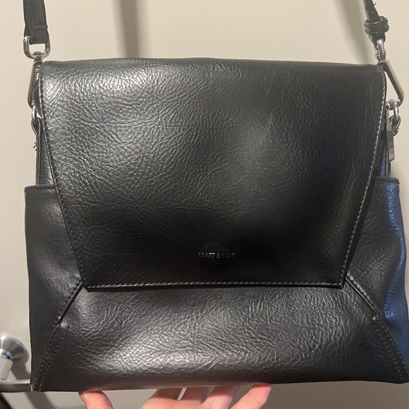 Mat & Nat Crossbody - Picture 1 of 2